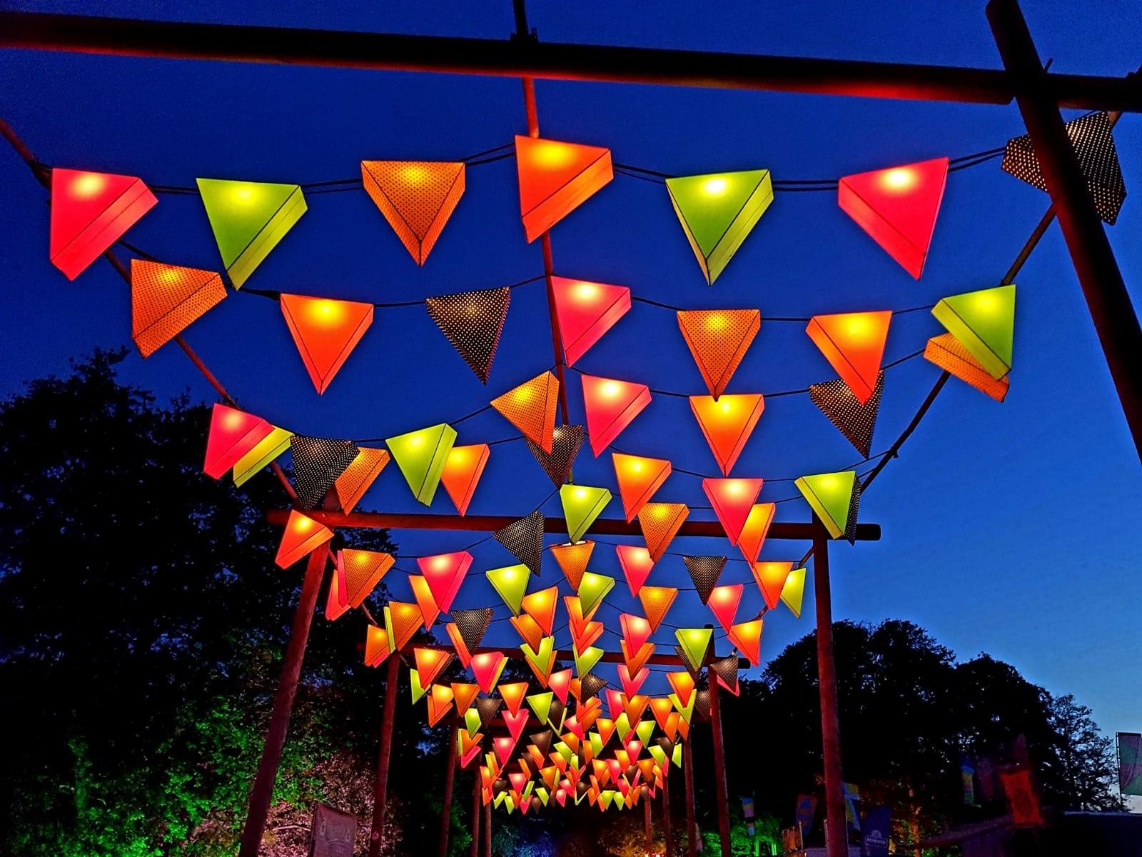 Showline Verlichte Vlaggen Manana Manana (Nacht) Showline Verlichte Vlaggen Manana Manana (Nacht)